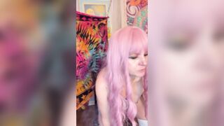 Suzy Wylde is sexy & ???? willing ???? to cum !! See as this babe explores her cunt ????