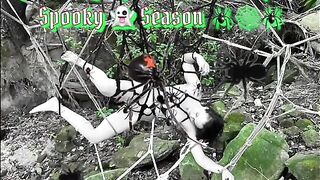????️????️????️Spooky Season Shibari Suspension ???? Suzy Wylde’s suspended outside by DavesShibari ????