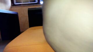 in albergo prima gli pompo il cazzo,lo cavalco di spalle e alla precious mi faccio sborrare nella fica