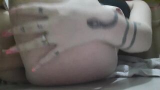 Putita se masturba con juguete