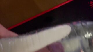 БЫСТРО КОНЧИЛ, трахая ГОРЯЧУЮ пизду???? Сперма вытекает из члена