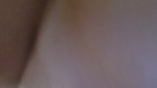 Ich benutze ihre Cunt, um mir mein Verlangen zu nehmen. Ich lasse meine ganze Milch in ihm.