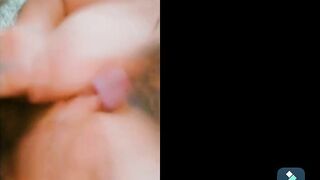 Ayudo a mi'migo a largar la lechita con mis tetas