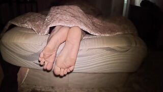 Jerk your schlong to my soles whilst I try to rest! - Preview