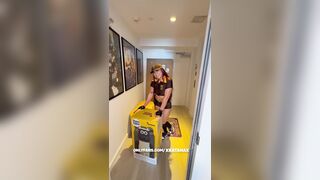 Oriental delivery hotty gives sloppy oral-sex