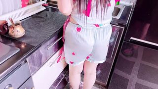 Hawt and large butt home cleaner was home alone????????یه تمیزکار کون گنده سفید اومد خونمون، منم گرفتم جرش د