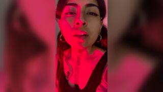 umami sabe domesticarte con su belt on