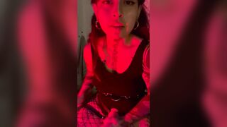 umami sabe domesticarte con su belt on