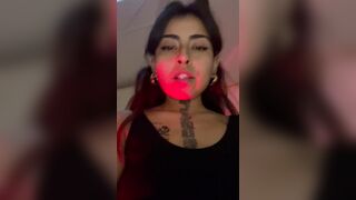 umami sabe domesticarte con su belt on