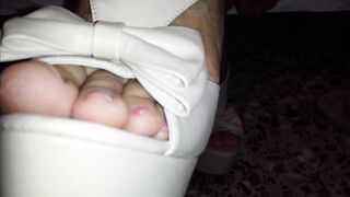 il bastrado prima mi infiamma la figa a colpi di lingua e poi mi riempie la faccia di sborra calda