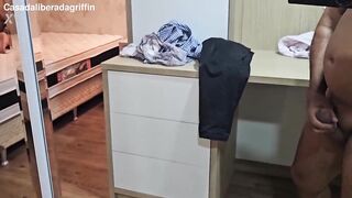 I caught my wife in the mirror with the delivery male in our apartment