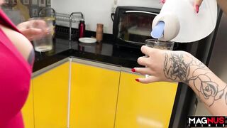 Bizarre squirting climax with 2 schlongs - Free