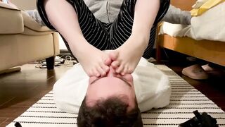 Girlfriend rubs her smelly feet on my face