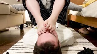 Girlfriend rubs her smelly feet on my face