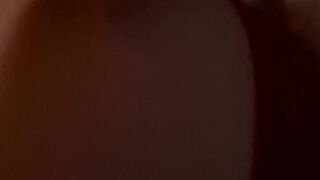 Double gode presque en entier dans son cul