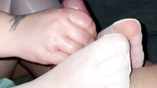 Hose Oiled feet and tugjob