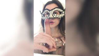 Бери мои твердые возбужденные СОСКИ в рот, лижи их и засасывай! Слюнявый минет