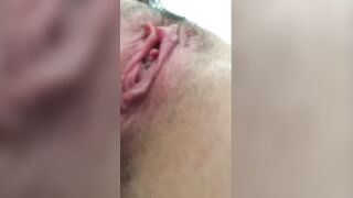 Тебе нравится что я сажусь анусом на твой языком? Девчонка дрочит пальцами свою жопу