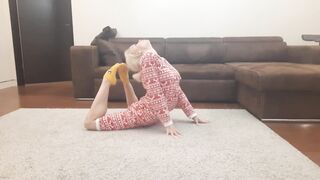 Gymnast Lara Frost kneads her butt in advance of hard booty slam!!! Go my Fansly !