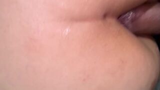 Culo súper apretado me vengo en sus nalgas deliciosas.