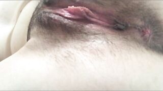 Самая мокрая писька, волосатая пизда сильно течет после оргазма в овуляцию