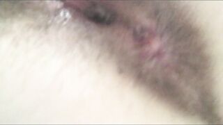 Самая мокрая писька, волосатая пизда сильно течет после оргазма в овуляцию
