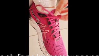 POST-GYM FEET SMELLING + WORSHIP