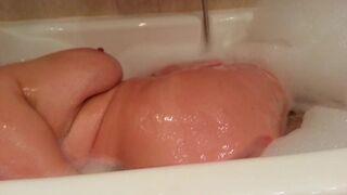 asmr sentitemi mentre lo pompo come un cagna e il mio orgasmo nella vasca quando mi grilletto la pas