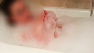 asmr sentitemi mentre lo pompo come un cagna e il mio orgasmo nella vasca quando mi grilletto la pas