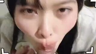 Glamorous Cutie Eye Contact Befoe Getting Doggy Bang - สาวน่ารักอมควยไปมองหน้ามองตาไปด้วยดูแล้วเงี่ยน