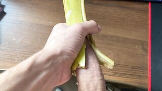 Сладко кончать в банан????????