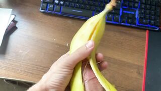 Сладко кончать в банан????????