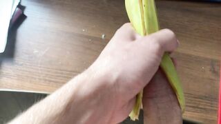 Сладко кончать в банан????????