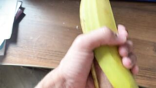 Сладко кончать в банан????????