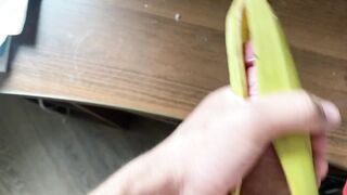 Сладко кончать в банан????????