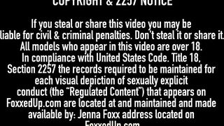 Black Swan Jenna Foxx & Asian Latina Cristi Ann Muff Dive!