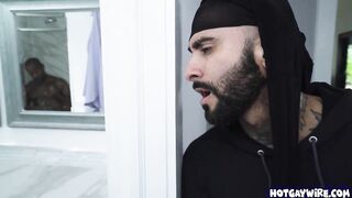 Thief got stuck in the window during the time that escaping - homosexual porn