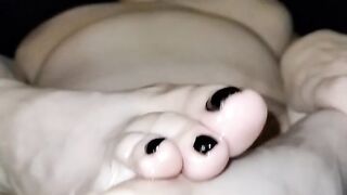 Oiling my hawt feet in slow motion!