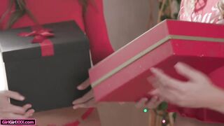 GirlGirlXXX - Stepsisters Share Their Fascinating Pink Christmas Cookies (Ella Reese & River Lynn)