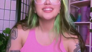 En pyjama avant d’aller au lit je m’enfile un Bad dragon