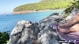 I masturbate on the beach ????????????