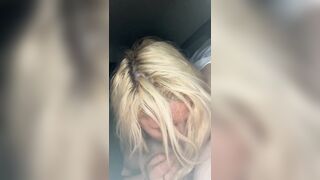 Charming streetwalker keeps sucking after a chap cums in her throat in the backseat of his truck