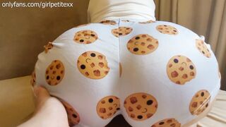 Stepsister doesn't Mind to Share Her Moist Cookies with My Penis