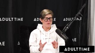 ADULT TIME - Lesbo Chicks Melissa Stratton & Vanna Bardot Sexually excited Snatch Licking & Scissoring! PODCAS