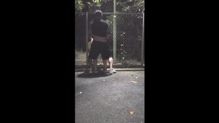 野外全裸露出で・・・????