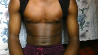 SOLO HUNK WITH MUSCLE CHEST TEASING