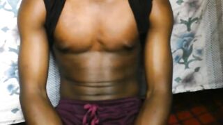 SOLO HUNK WITH MUSCLE CHEST TEASING