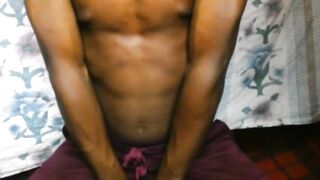 SOLO HUNK WITH MUSCLE CHEST TEASING