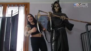 METTO IL CAZZO ALLA STATUA 