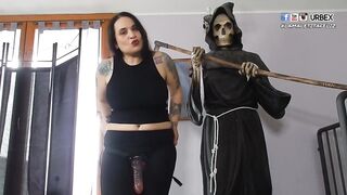 METTO IL CAZZO ALLA STATUA 